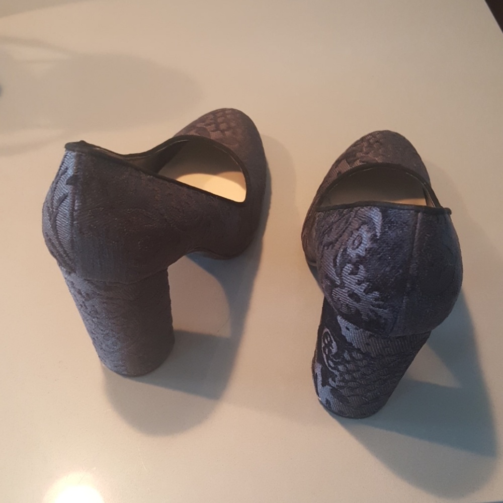 Round Toe Pump - Picture 4 of 4